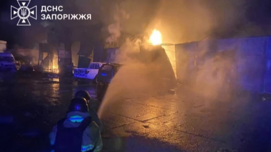 Ворог атакував Запоріжжя: виникла пожежа, поранена жінка