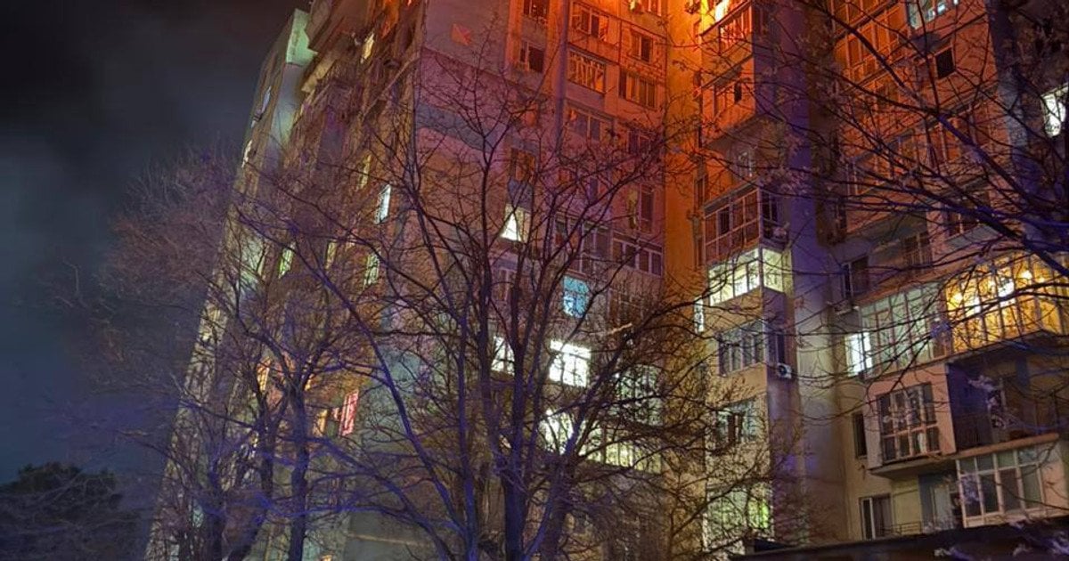 Ворог атакував Одесу: є пожежі у двох багатоповерхівках (фото)