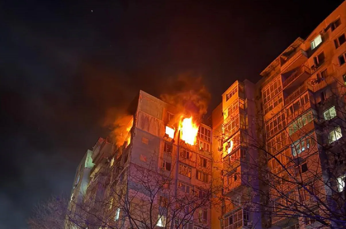 Ворог атакував Одесу - у двох висотках виникли пожежі