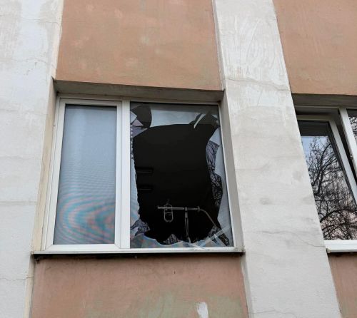 Ворог вдарив по Івано-Франківську: пошкоджено пологовий будинок (фото)