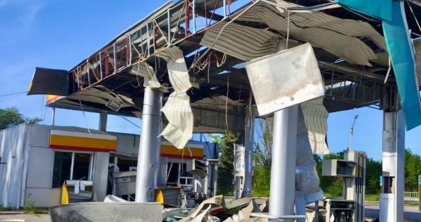 На Дніпропетровщині росіяни вдарили по дитсадку, АЗС та будинках: загинув …