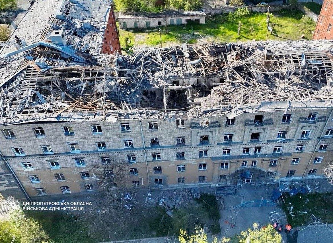 Ворог завдав удару по житловому кварталу Дніпра