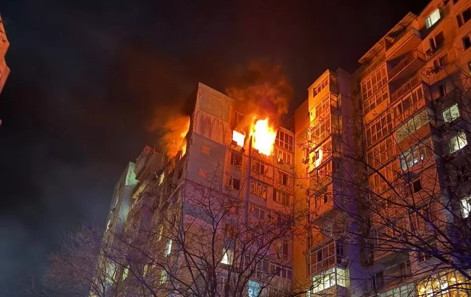 Ворог знову атакував Одесу: пожежі у двох багатоповерхівках