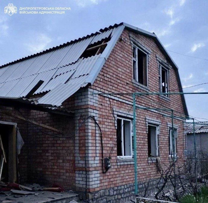 Ворог понад 10 разів атакував Нікопольщину дронами: горіла АЗС