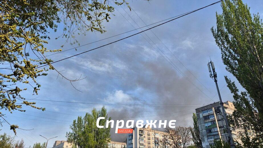 Росіяни вгатили КАБами по Запоріжжю: горять підприємства та автівки
