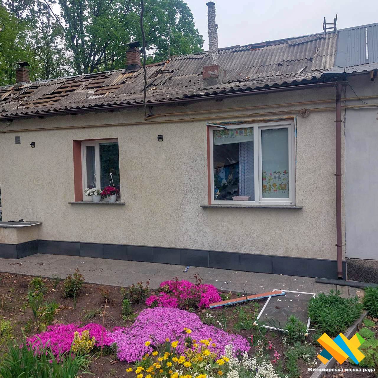 Ворожий обстріл Житомира: пошкоджено житлові будинки, працює комісія з компенсацій. …