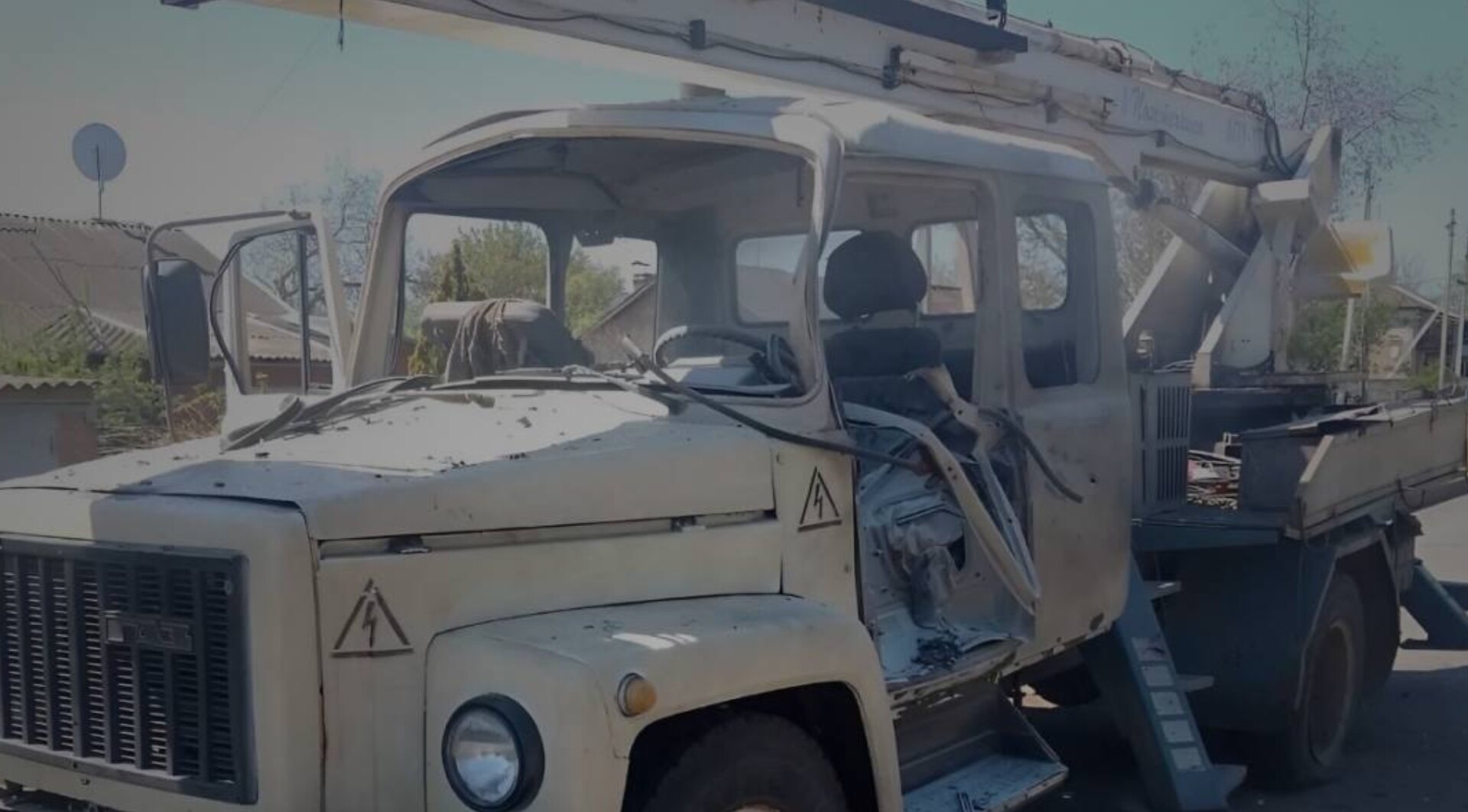 Ворожий дрон влучив у автівку енергетиків ДТЕК на Дніпропетровщині