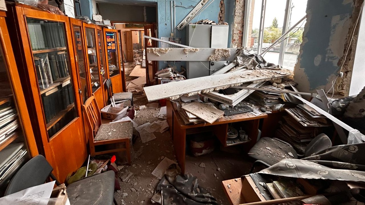 Ворожим обстрілом пошкоджено будівлю Конотопського міського краєзнавчого музею