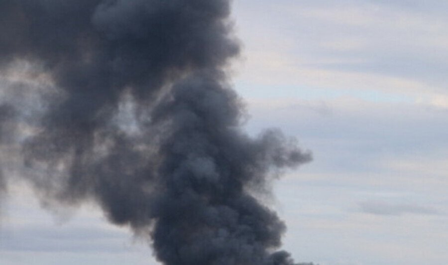 Ворожі дрони поцілили в адмінбудівлю у Чернігові