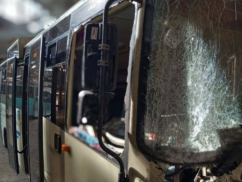 Ворожі дрони тричі били по маршрутках: як минув день у …