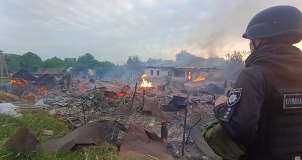 Ворожі удари по Сумщині: поранено поліцейського та жінку