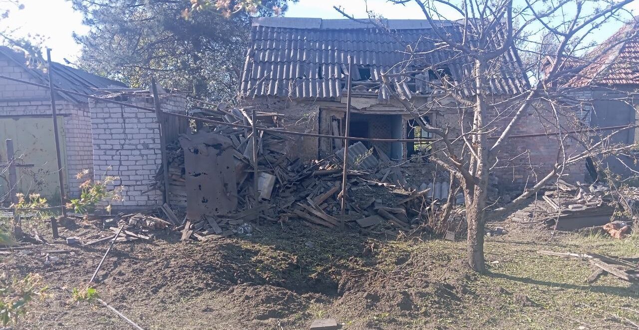 Воронка та засмічення території: екологи розповіли про наслідки вчорашнього удару …