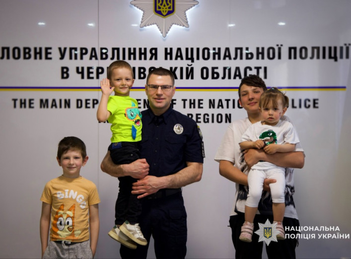 Врятував братів і сестер: родину сміливця із Семенівки підтримали в …