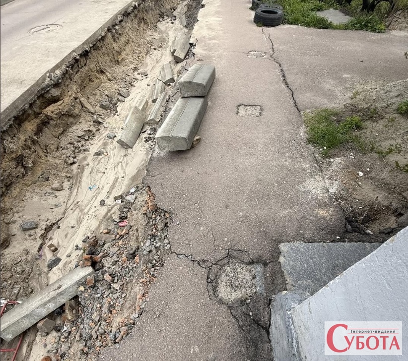 Вулиця Садова у Бердичеві стала небезпечною зоною для пішоходів