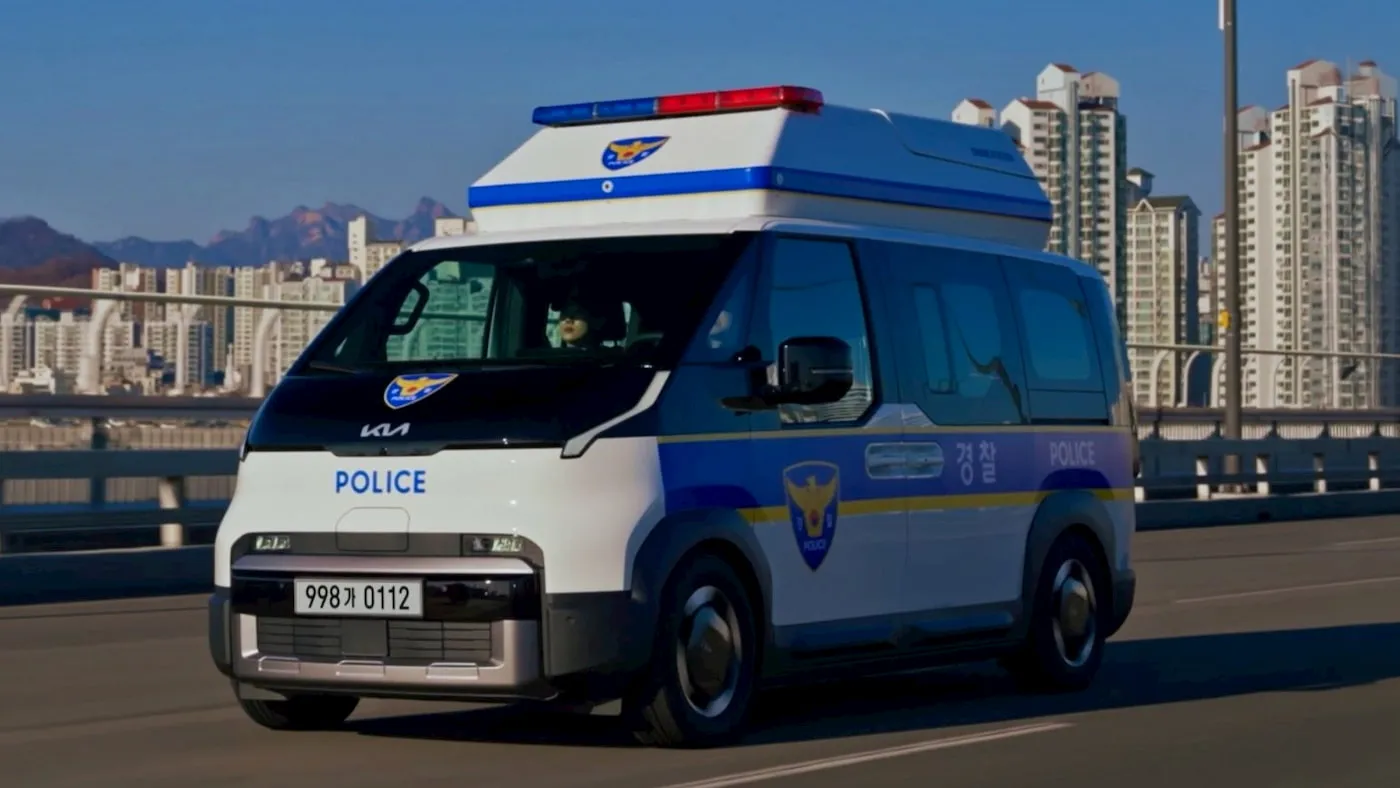 Відео дня: електрофургон Kia PV5 отримав камери зі штучним інтелектом