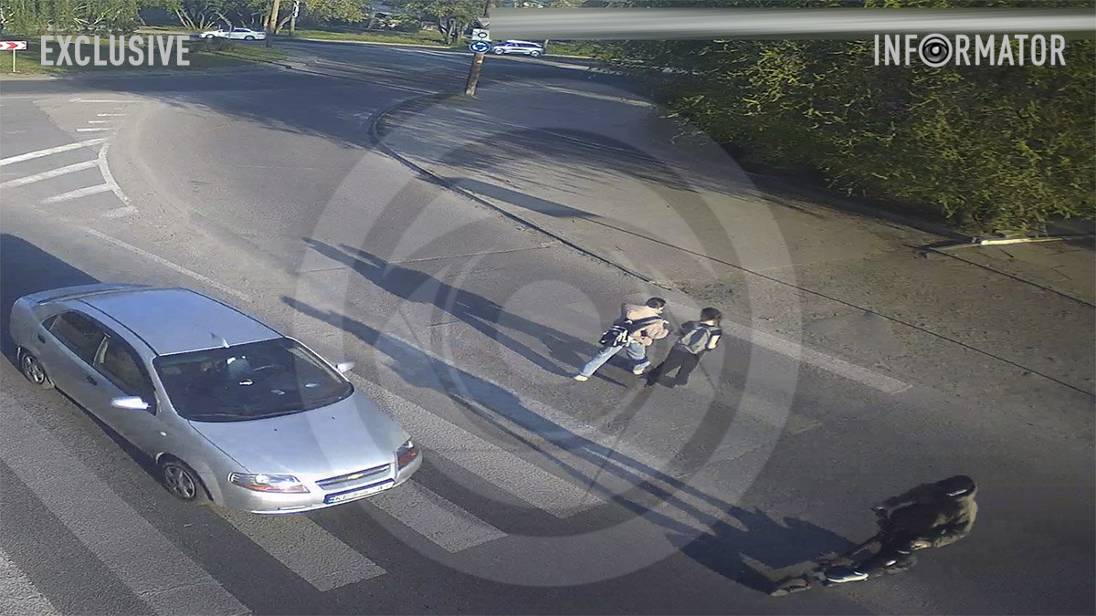 Відео моменту: у Дніпрі на Янтарній Chevrolet збив самокатника