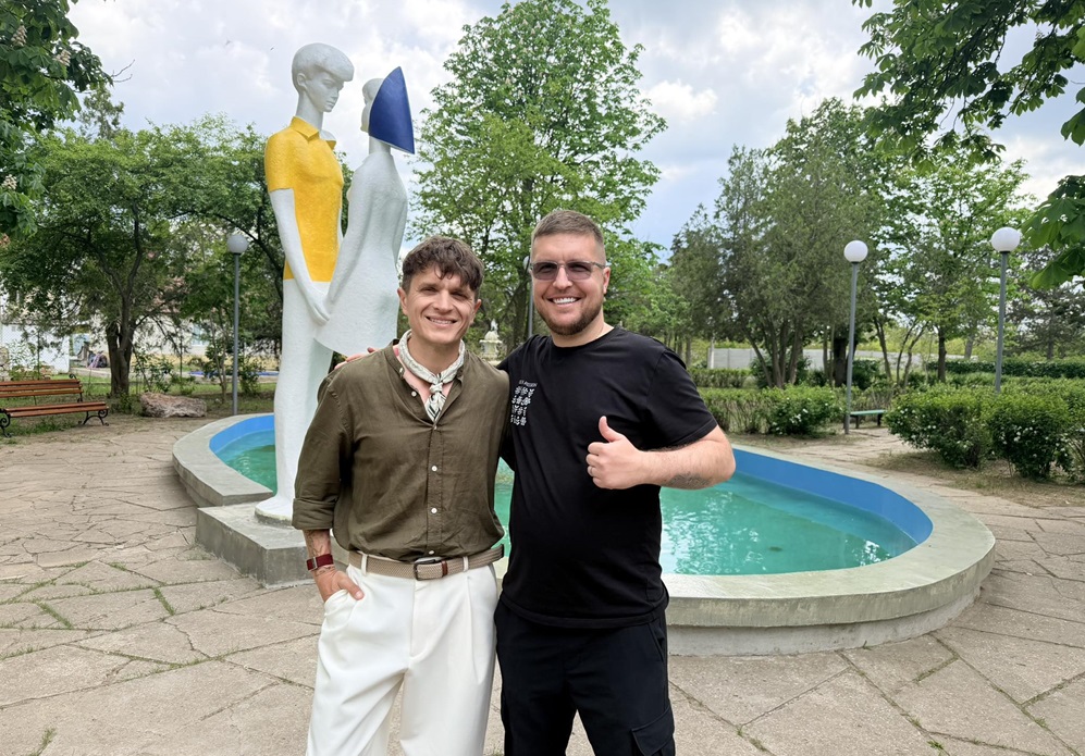 Відомий ведучий відвідав курортну Сергіївку: готується новий сюжет про громаду