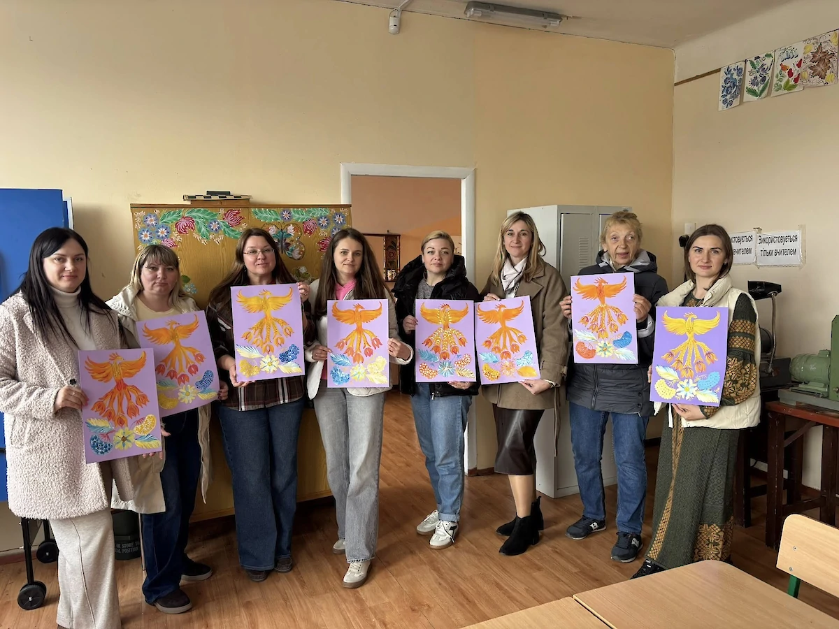Відтінки стійкості: у Козині сім’ї захисників освоїли техніку петриківського розпису