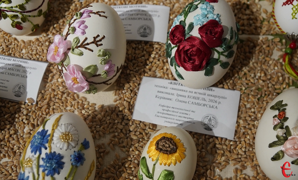 Від традиційного розпису до мозаїки: у Хмельницькому відкрили виставку писанок …