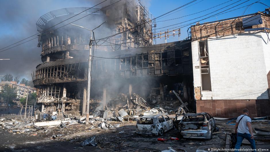 Зеленський: Від удару РФ в Україні загинули четверо, близько 100 …