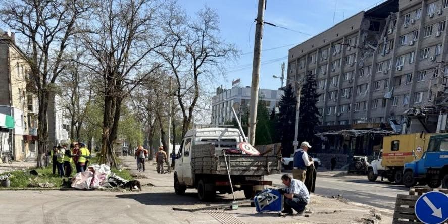Від учорашнього авіаудару в Краматорську постраждали 16 багатоквартирних будинків, адмінбудівлі …