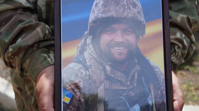 Війна забрала його у 39 — Хотин прощається з воїном …