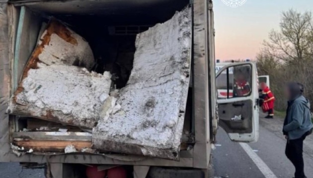 Війська РФ атакували дроном дорогу Харків - Чугуїв, двоє постраждалих