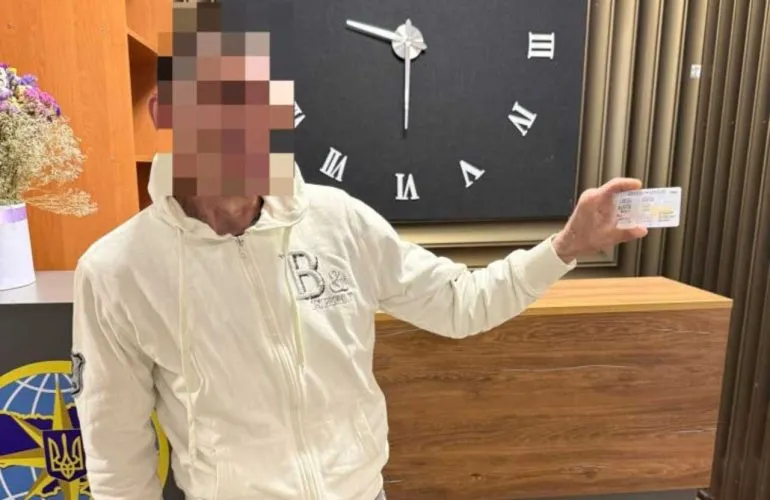У Миргороді 52-річний військовослужбовець уперше отримав паспорт України
