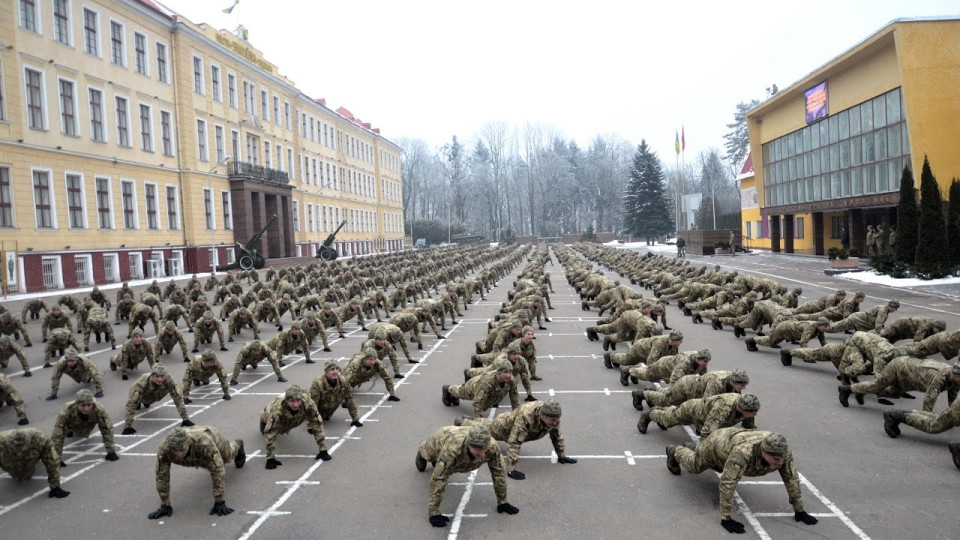 Військові виші України збільшують підготовку фахівців з дронів та кібербезпеки