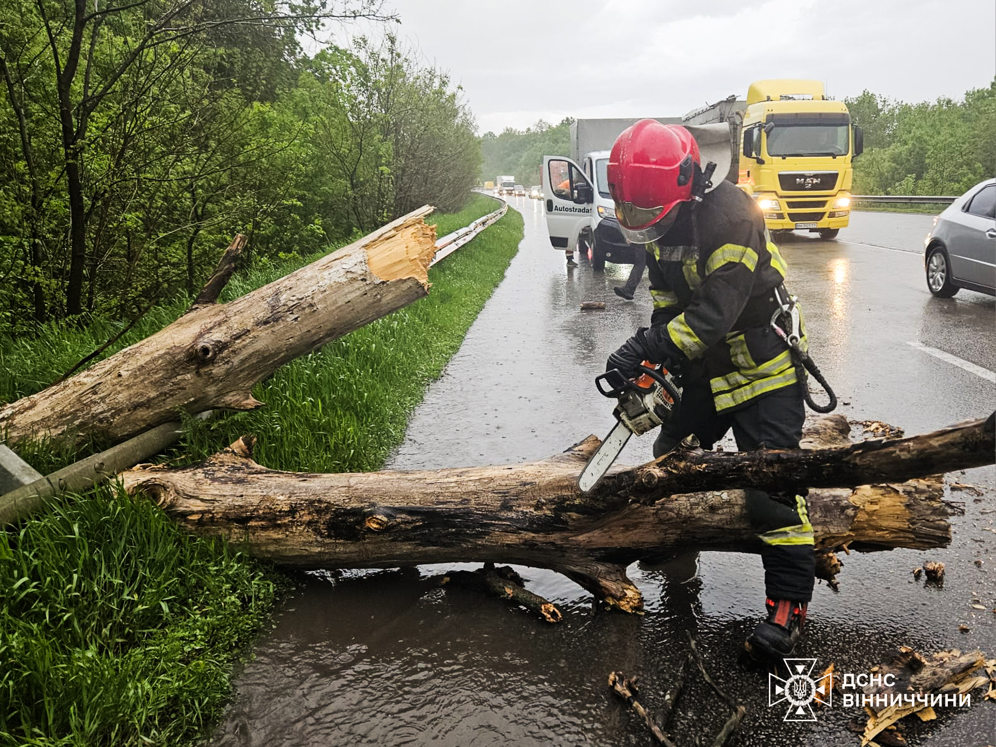 Вінницькі рятувальники 15 разів виїжджали на виклики, пов’язані з ускладненням …