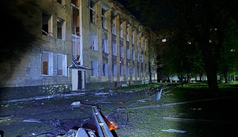 Вісім поранених, пошкоджено будинки і транспорт: росіяни атакували Сумщину (ФОТО, …