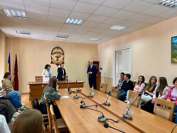 В ІФНМУ розглянули питання захисту постраждалих від насильства з урахуванням …