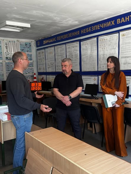 В ІФНТУНГ обговорили розвиток безбар’єрного навчального середовища та навчання людей …