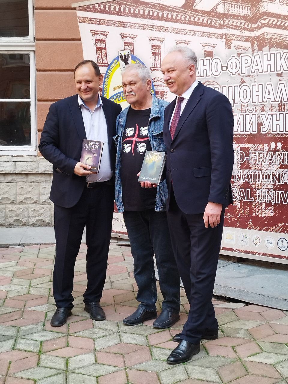В Івано-Франківську Василь Шкляр зустрівся зі студентами