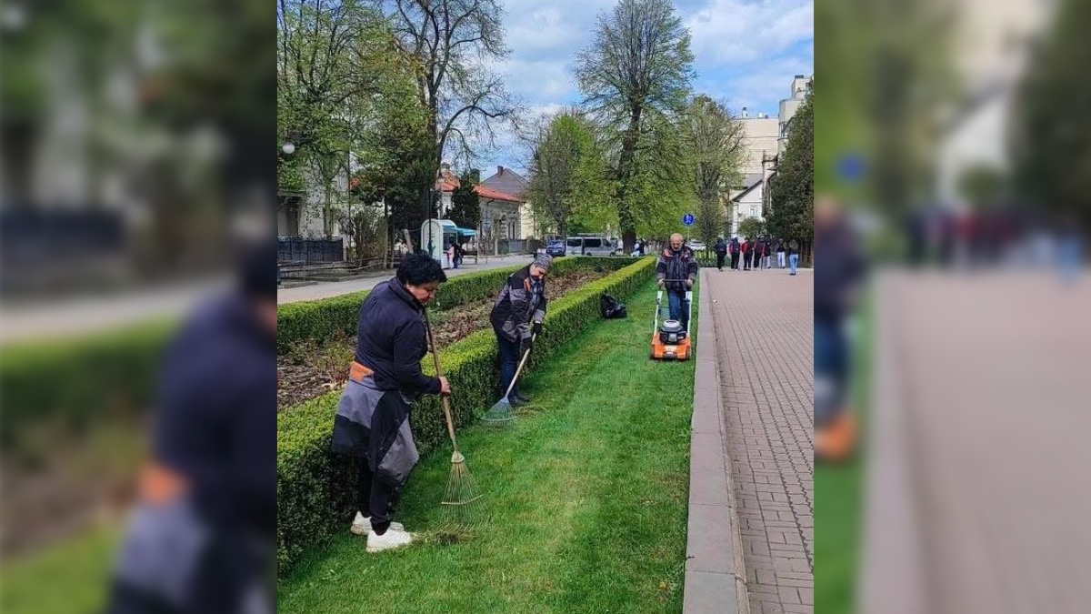 В Івано-Франківську визначають найталановитішого двірника