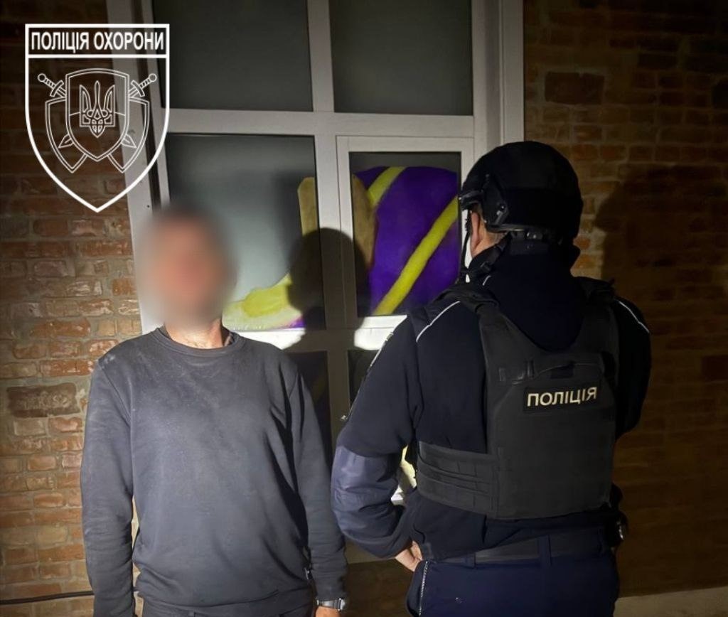 В Івано-Франківську вночі чоловік незаконно проник у магазин