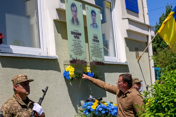 В Івано-Франківську відкрили анотаційні дошки загиблим захисникам Володимиру Чучуку та …