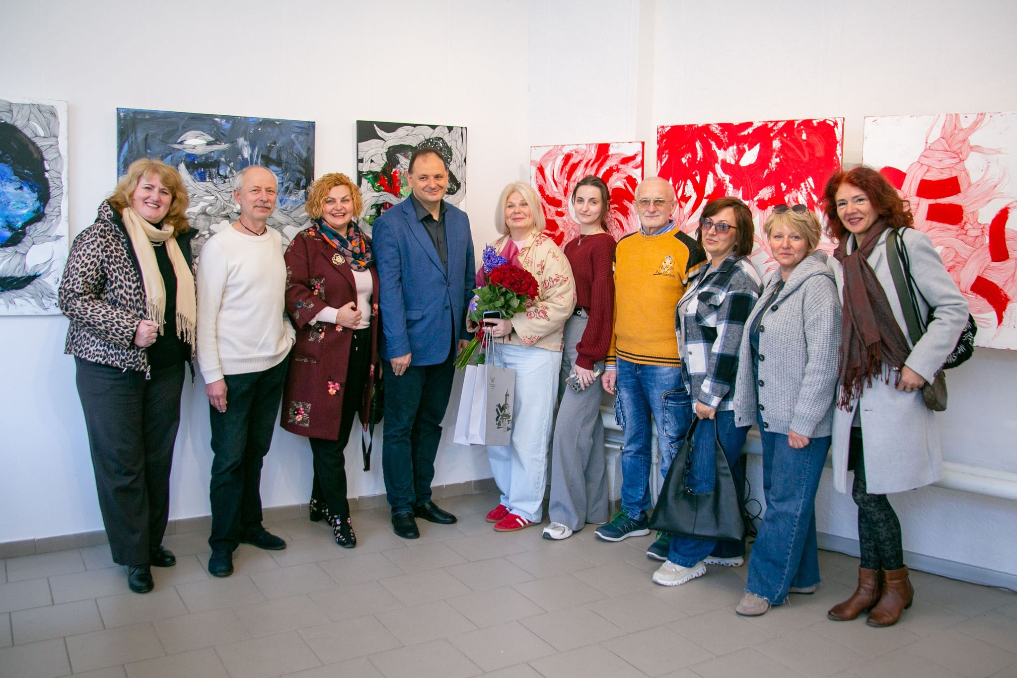 В Івано-Франківську відкрили виставку «Сонце і міфи» черкаської художниці Ірини …