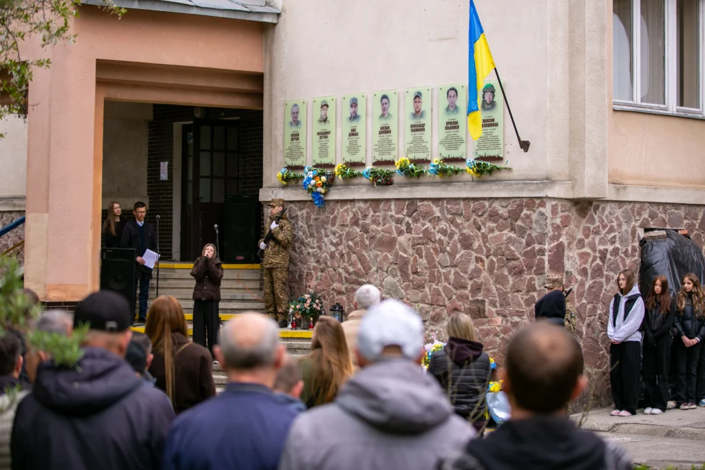 В Івано-Франківську відкрили дошку Герою Максиму Шапошнікову