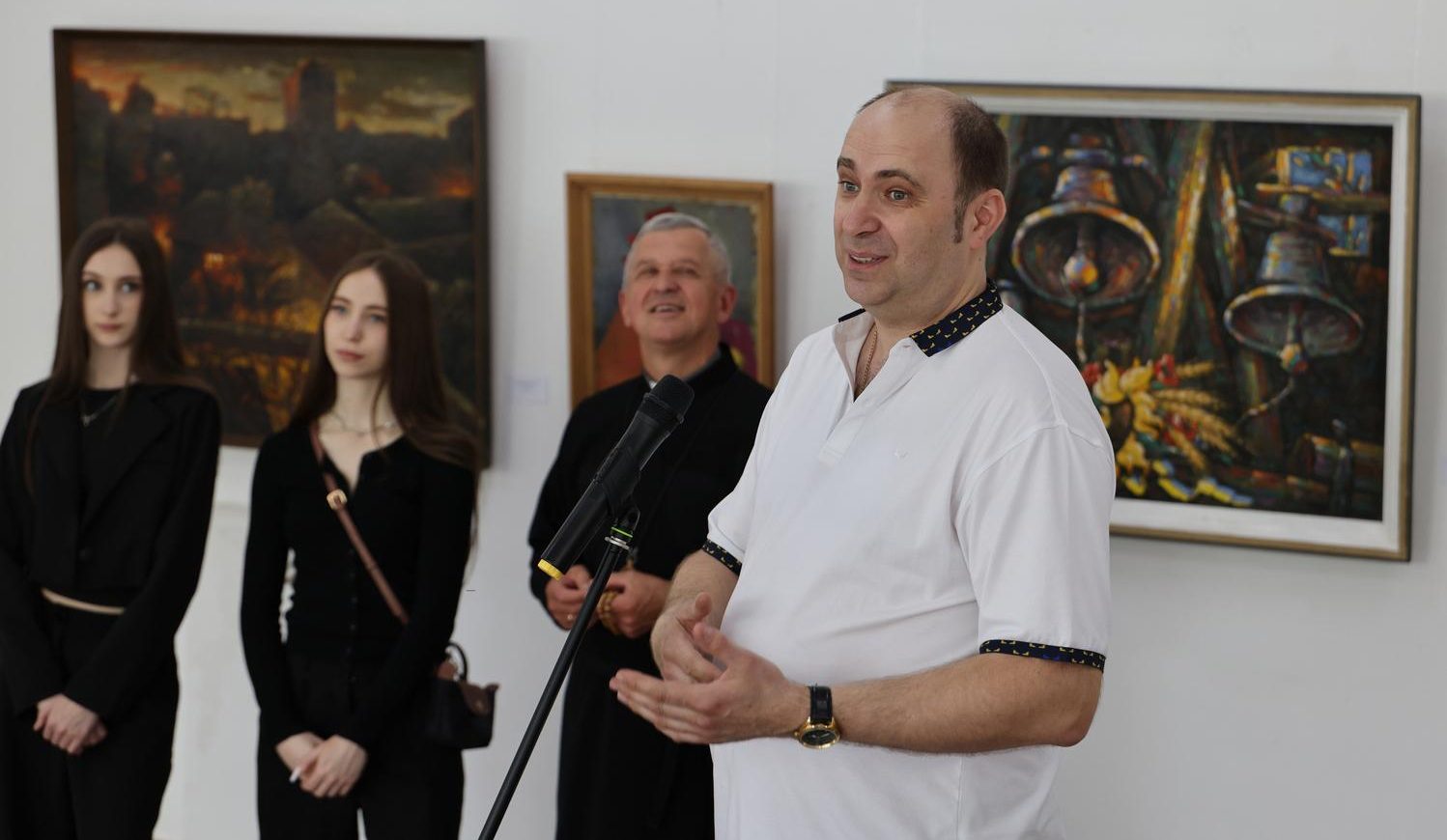 В Івано-Франківську презентували виставку картин знаного українського художника Петра Боєчка