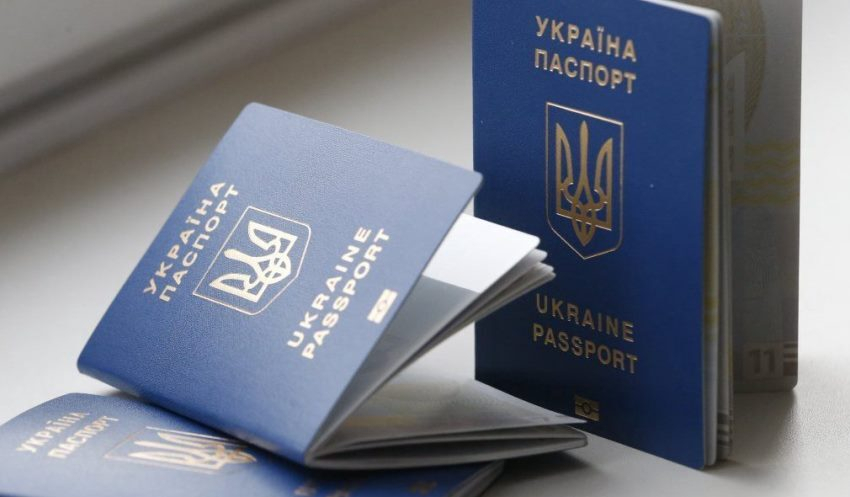 В Івано-Франківській області за квітень видали більше 12,5 тисяч паспортів