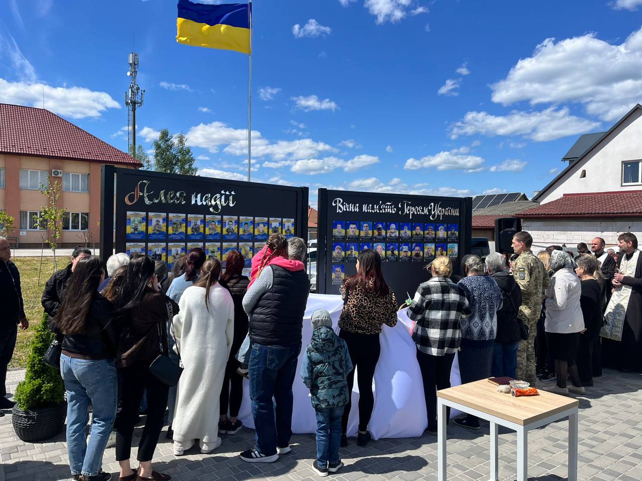 В Іванівцях відкрили меморіальну Стелу