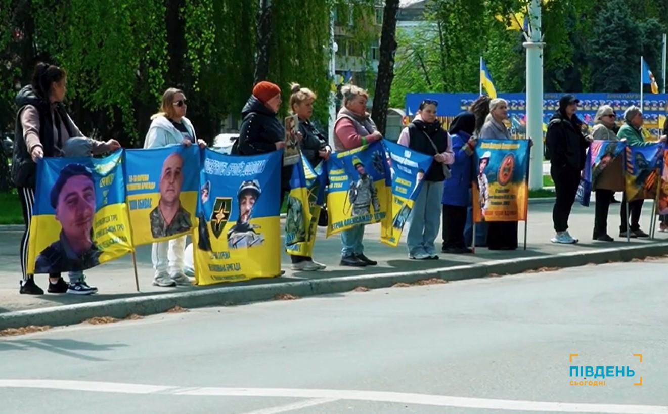 В Ізмаїлі відбулася акція-нагадування про зниклих безвісти і полонених захисників …