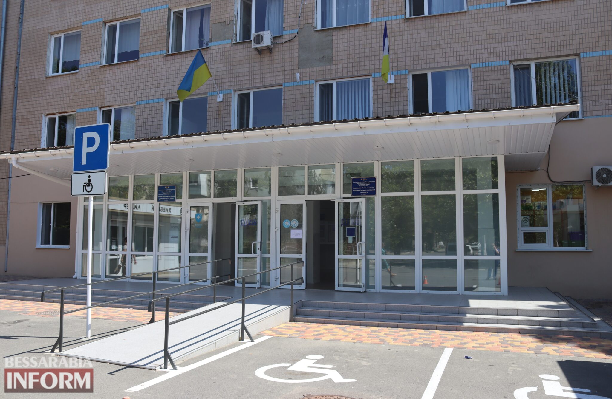 В Ізмаїлі терміново відремонтують аварійний водогін, щоб врятувати фундамент поліклініки