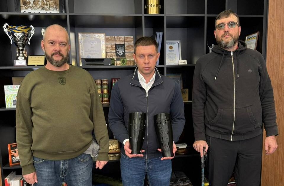 В Ірпені за допомогою 3D-друку виготовили індивідуальний захист для пораненого …