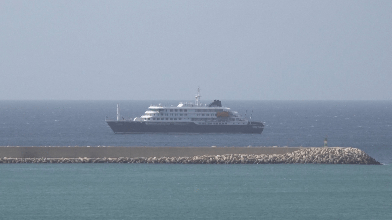 В Іспанії суд запровадив карантин для 14 пасажирів MV Hondius