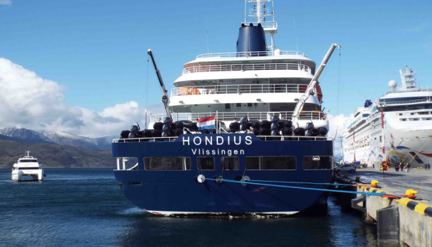 В Іспанії 14 пасажирів круїзного лайнера MV Hondius помістять на …