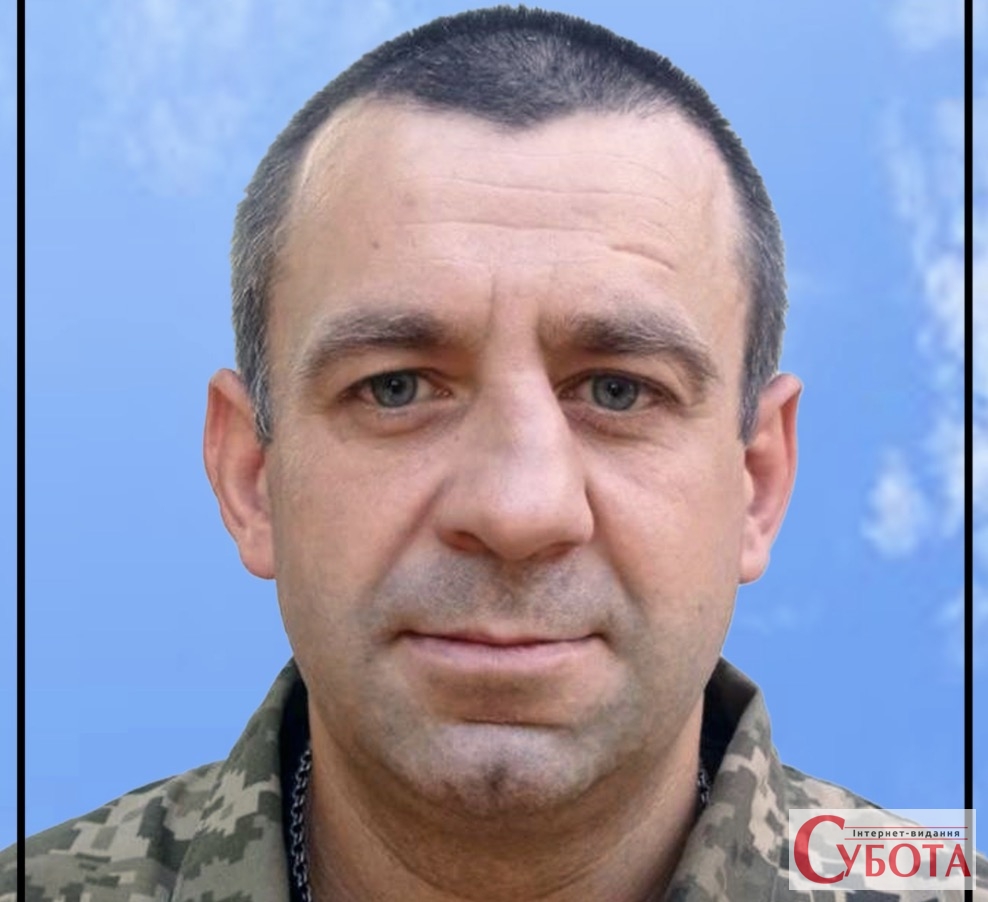 В Андрушівській громаді живим коридором провели захисника: громада попрощалася з …