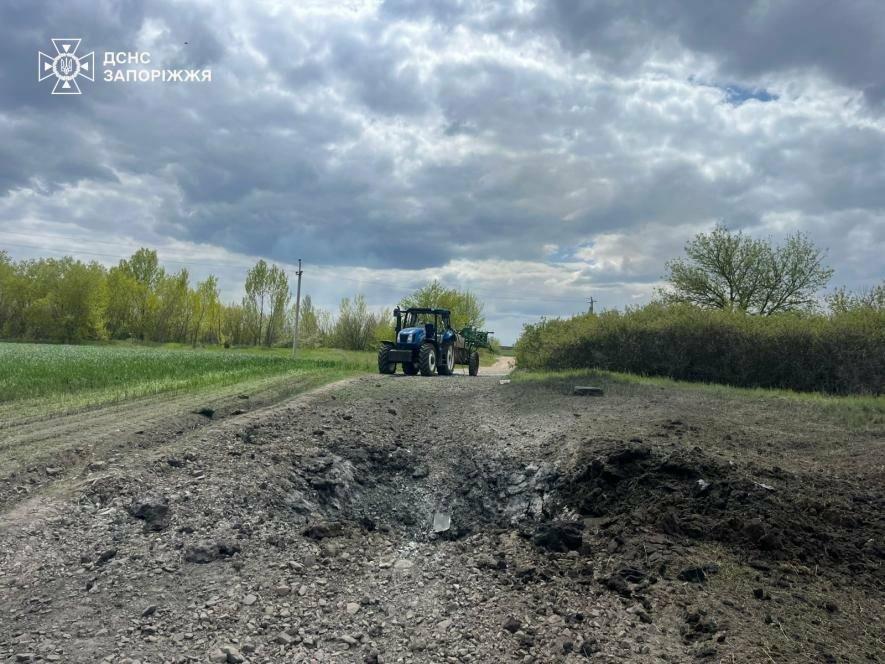 В ДСНС показали фото наслідків авіаційної атаки на Запорізький район