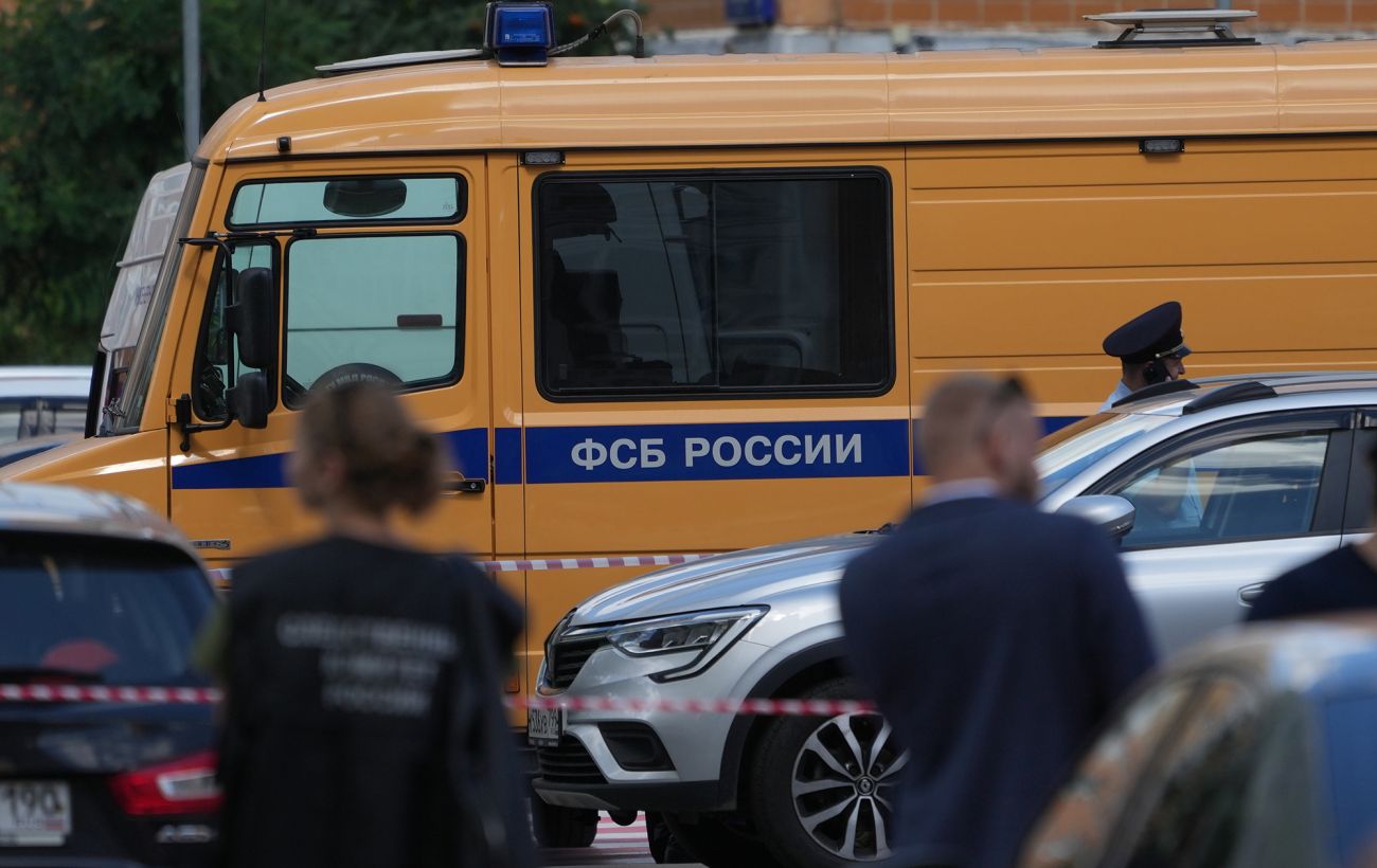 В Мережі повідомляють про вибухи біля будівлі ФСБ в окупованому …